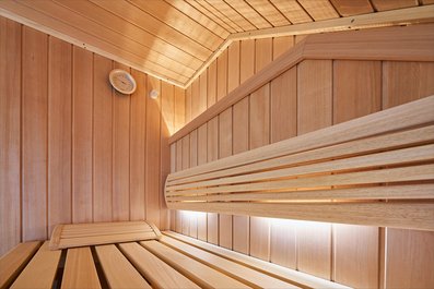 Sauna met helling - geen probleem, zelfs niet met onderbankkachel