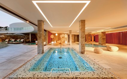 KLAFS hotel referentie pool © Hard Rock Hotel Tenerife Rainer Taepper, Architekturfotografie