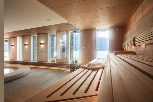 De ligging van de sauna zorgt voor een rustig en sfeervol uitzicht op de hele wellnessruimte en op het Lago Maggiore.